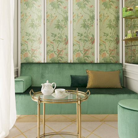 Our favorite department store in Paris is open again! 💚 Come relax in our Tata Harper-inspired living room at @lebonmarcherivegauche where …