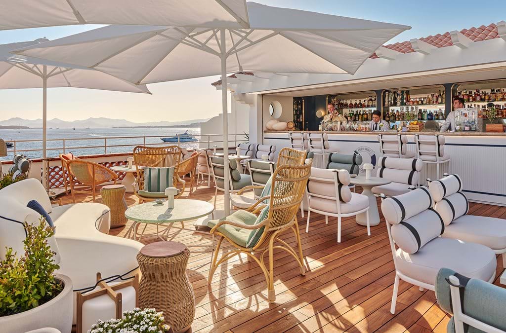 Eden Roc bar with seaview in Antibes
